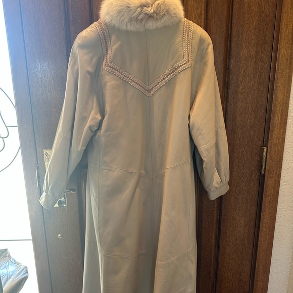 Gorgeous women’s leather and fox fur trim fur trim long coat - Picture 6 of 6